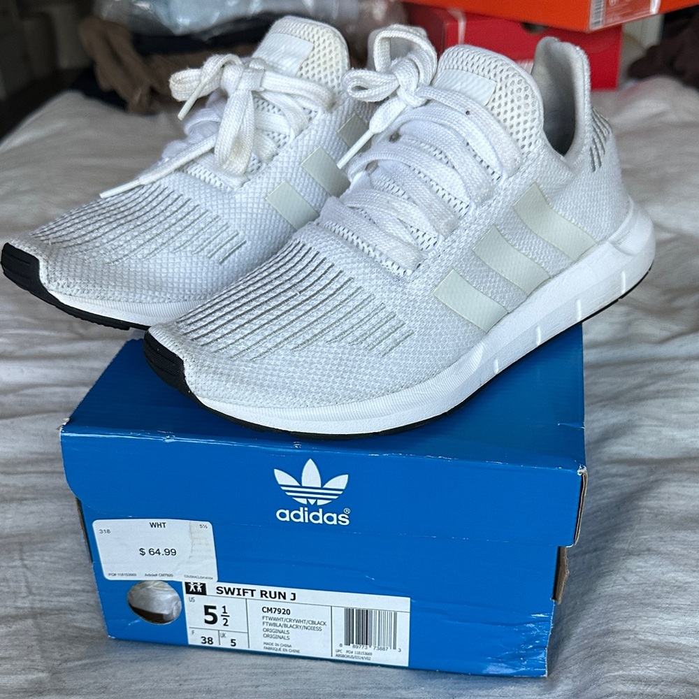 Swift Run J Adidas running shoes